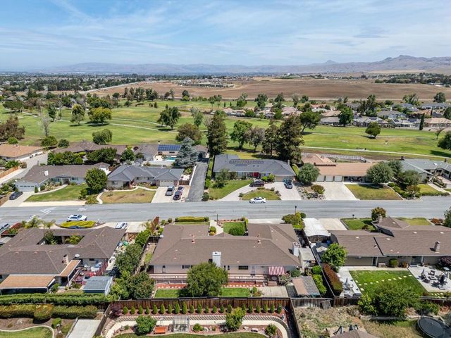 747 Ridgemark Drive, Hollister, CA 95023