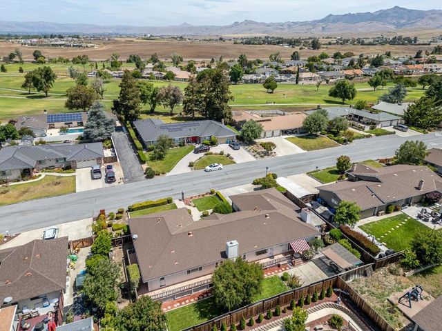 747 Ridgemark Drive, Hollister, CA 95023