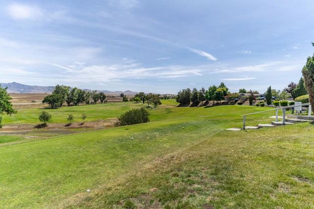 747 Ridgemark Drive, Hollister, CA 95023