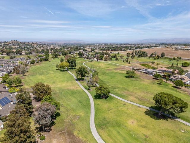 747 Ridgemark Drive, Hollister, CA 95023
