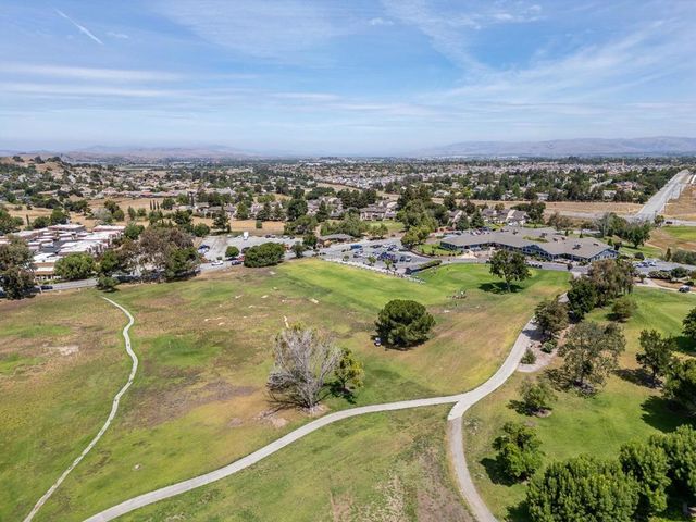 747 Ridgemark Drive, Hollister, CA 95023