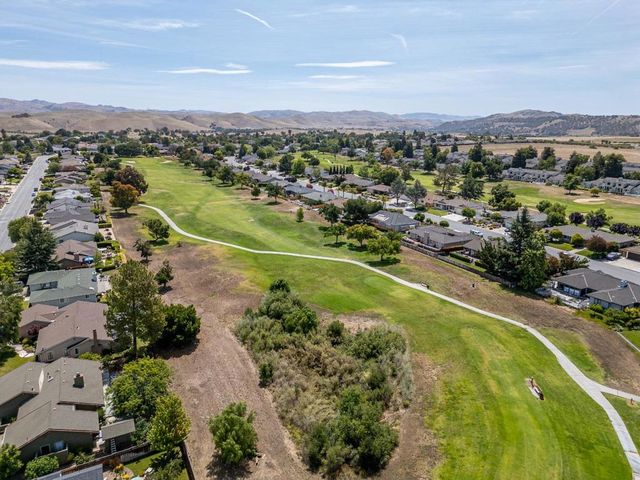 747 Ridgemark Drive, Hollister, CA 95023