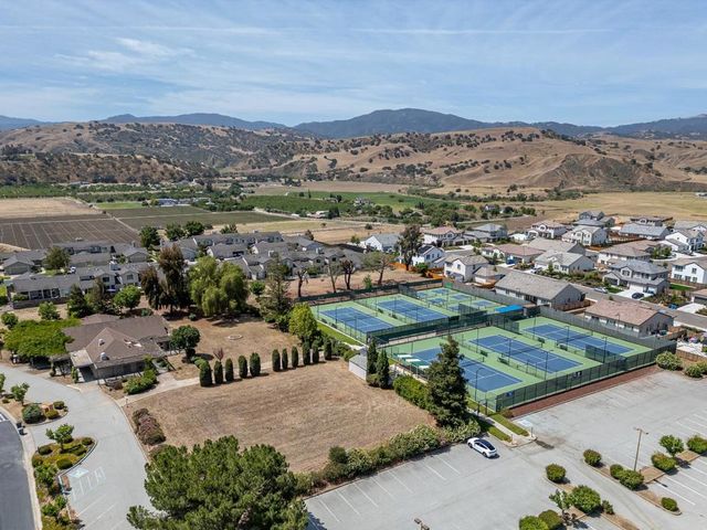 747 Ridgemark Drive, Hollister, CA 95023