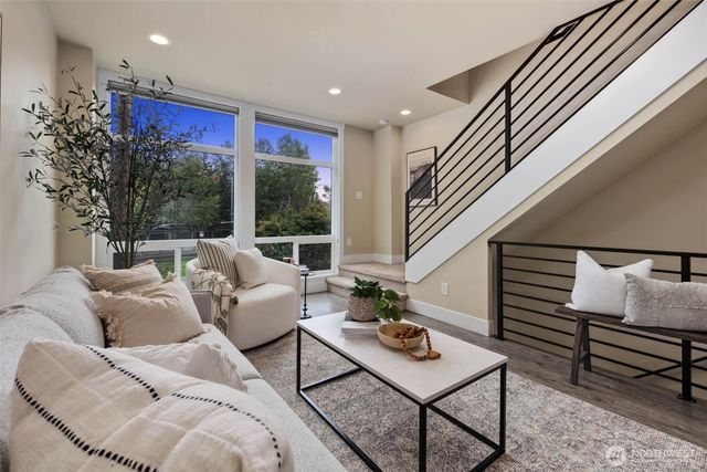 8517 7th Avenue S, Seattle, WA 98108