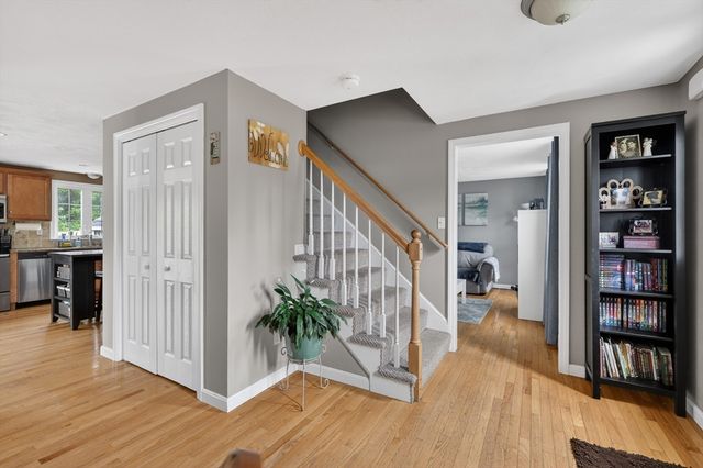 59 Arabian Dr, Taunton, MA 02780