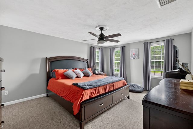 59 Arabian Dr, Taunton, MA 02780