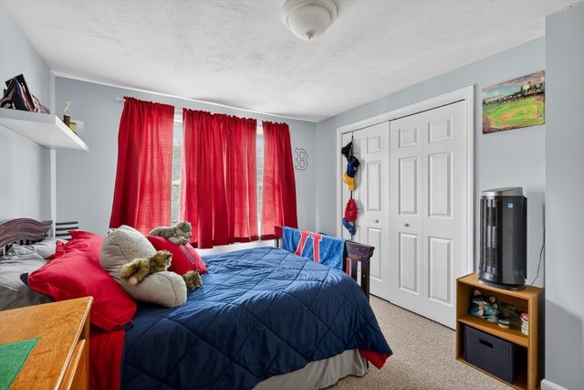 59 Arabian Dr, Taunton, MA 02780