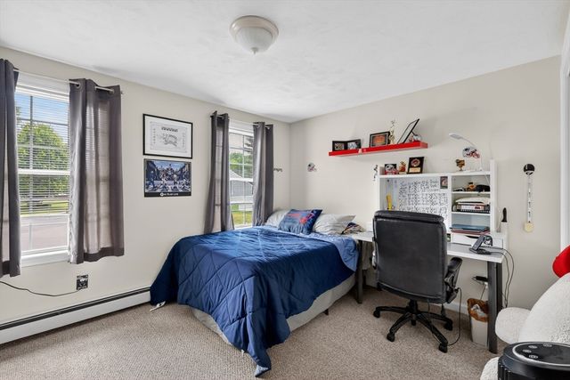 59 Arabian Dr, Taunton, MA 02780