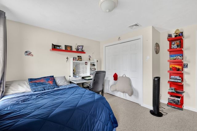 59 Arabian Dr, Taunton, MA 02780
