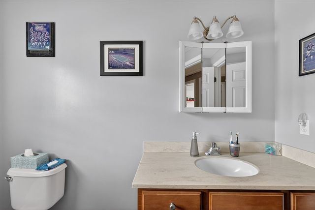 59 Arabian Dr, Taunton, MA 02780