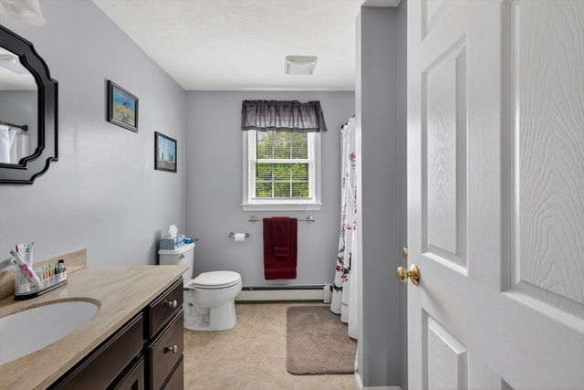 59 Arabian Dr, Taunton, MA 02780
