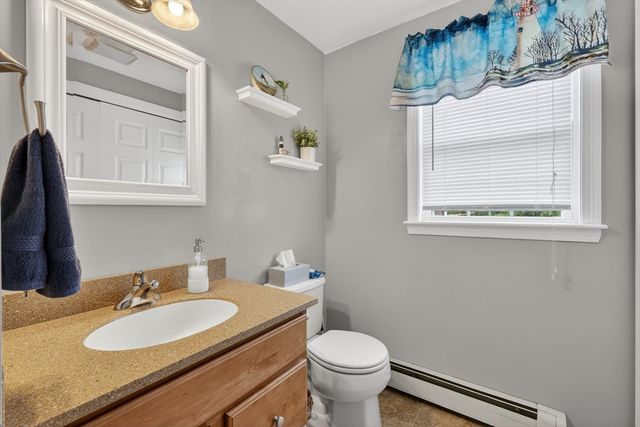 59 Arabian Dr, Taunton, MA 02780