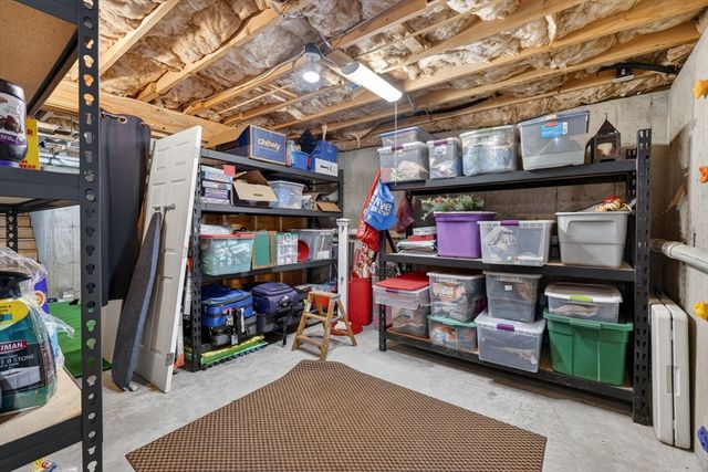 59 Arabian Dr, Taunton, MA 02780