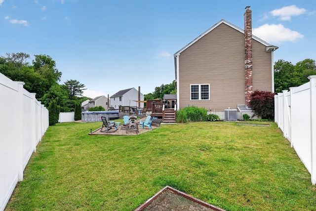 59 Arabian Dr, Taunton, MA 02780