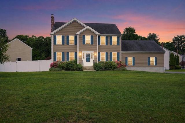 59 Arabian Dr, Taunton, MA 02780