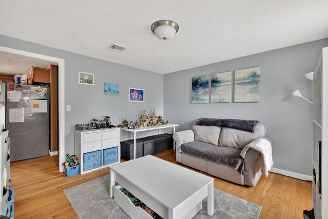 59 Arabian Dr, Taunton, MA 02780