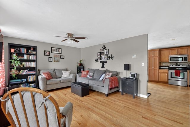 59 Arabian Dr, Taunton, MA 02780