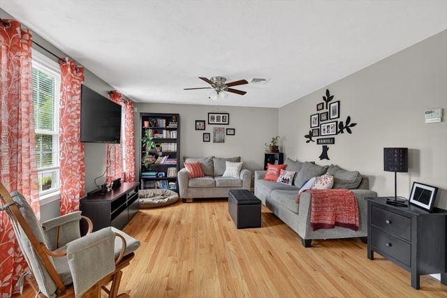 59 Arabian Dr, Taunton, MA 02780