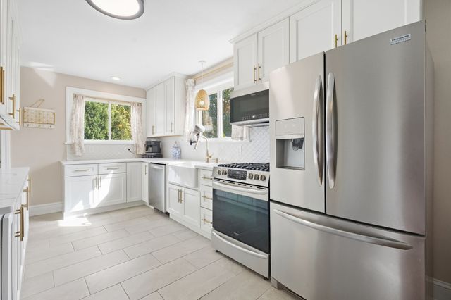 105 Edward St, Agawam, MA 01001