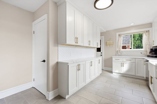 105 Edward St, Agawam, MA 01001