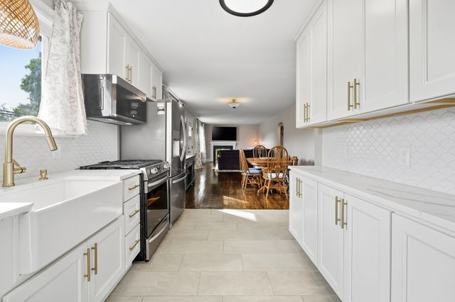 105 Edward St, Agawam, MA 01001