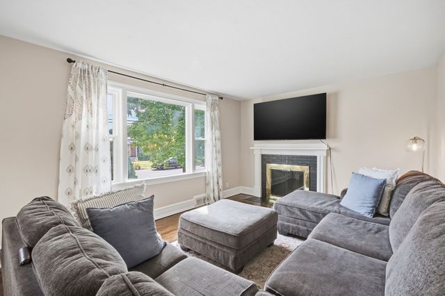 105 Edward St, Agawam, MA 01001