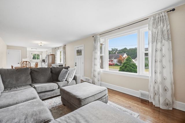 105 Edward St, Agawam, MA 01001