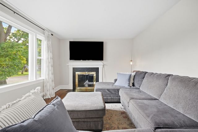 105 Edward St, Agawam, MA 01001