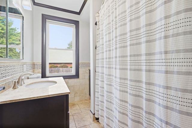 105 Edward St, Agawam, MA 01001