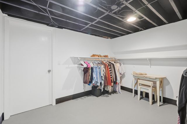 105 Edward St, Agawam, MA 01001