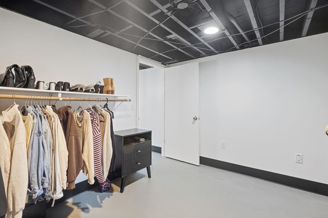 105 Edward St, Agawam, MA 01001