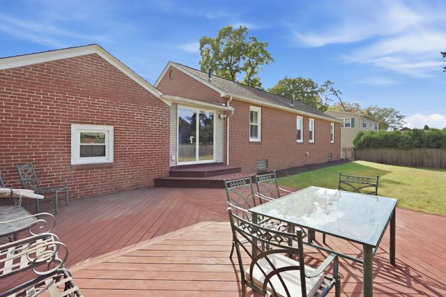 105 Edward St, Agawam, MA 01001