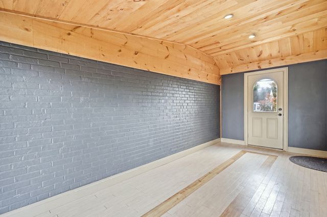 105 Edward St, Agawam, MA 01001