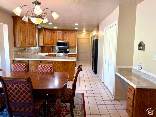 822 E SKYLARK DR, Spanish Fork, UT 84660