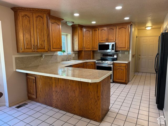822 E SKYLARK DR, Spanish Fork, UT 84660