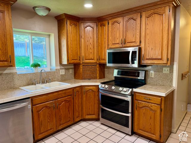 822 E SKYLARK DR, Spanish Fork, UT 84660