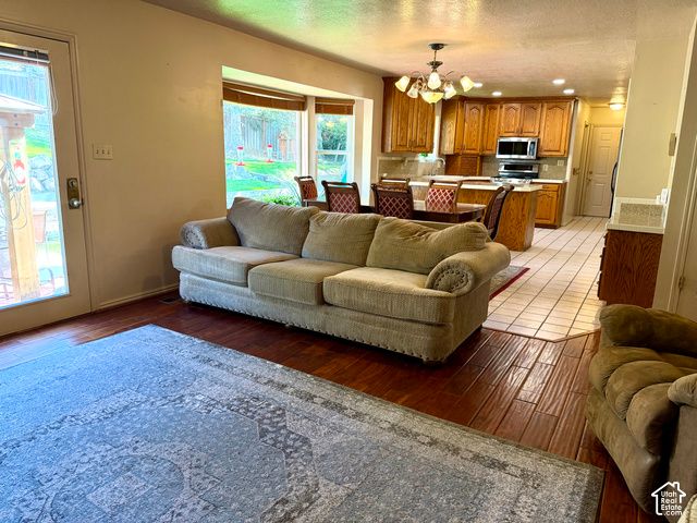 822 E SKYLARK DR, Spanish Fork, UT 84660