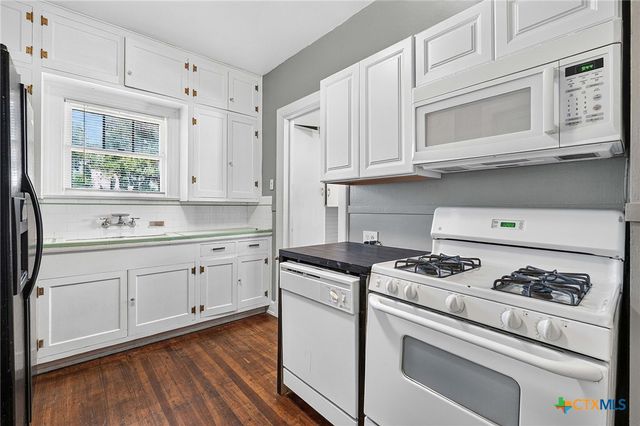 210 S Cedar Street, Seguin, TX 78155
