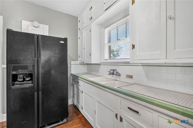 210 S Cedar Street, Seguin, TX 78155