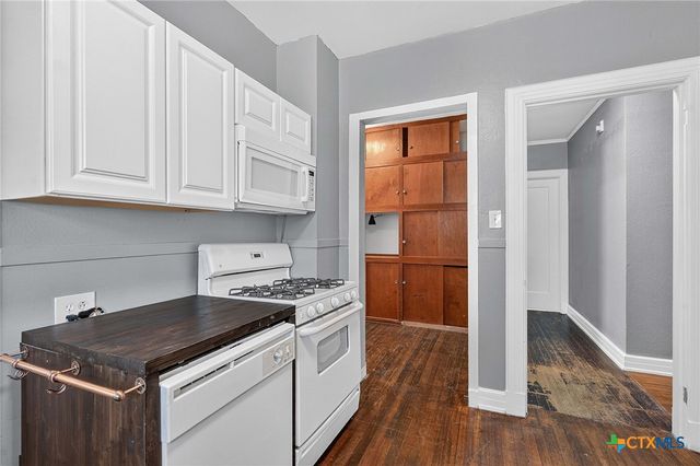 210 S Cedar Street, Seguin, TX 78155