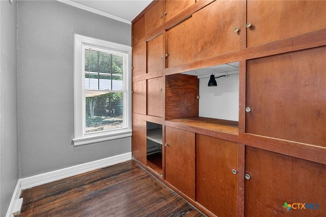 210 S Cedar Street, Seguin, TX 78155