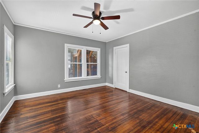 210 S Cedar Street, Seguin, TX 78155