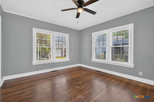 210 S Cedar Street, Seguin, TX 78155