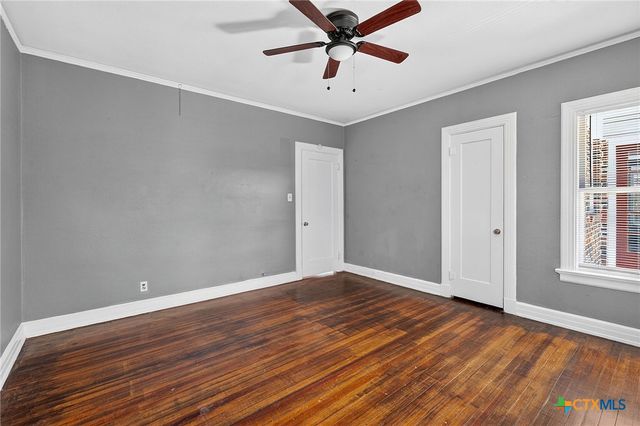 210 S Cedar Street, Seguin, TX 78155