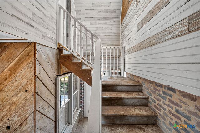 210 S Cedar Street, Seguin, TX 78155