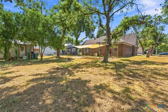 210 S Cedar Street, Seguin, TX 78155