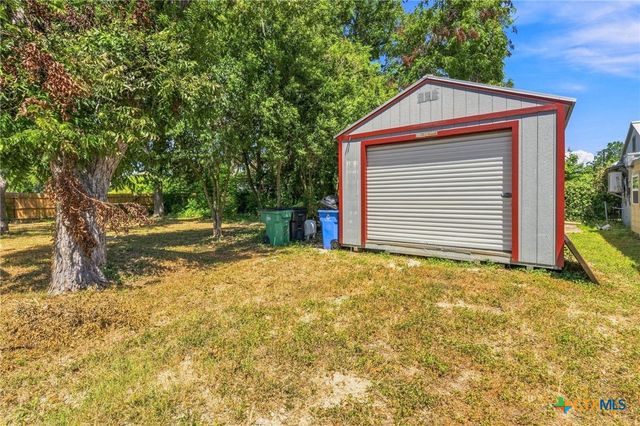 210 S Cedar Street, Seguin, TX 78155