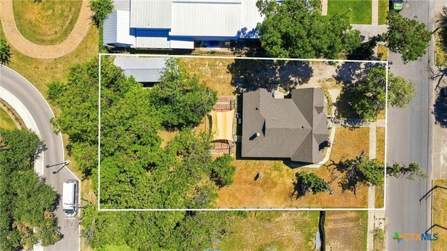 210 S Cedar Street, Seguin, TX 78155