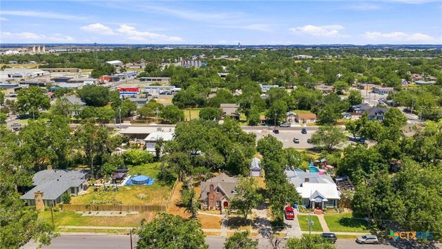 210 S Cedar Street, Seguin, TX 78155