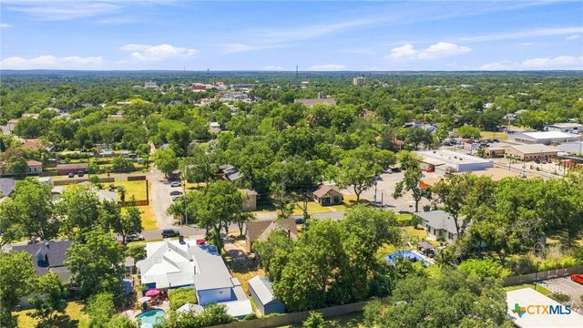 210 S Cedar Street, Seguin, TX 78155